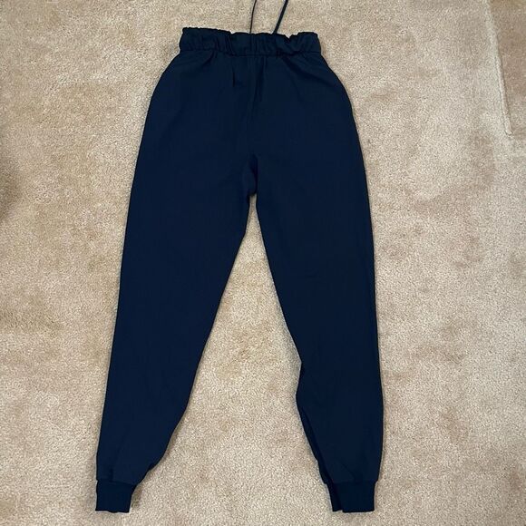 Lululemon Womens Size 4 On The Fly Joggers - Picture 2 of 3